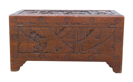 Rzeźbiona skrzynia Kufer