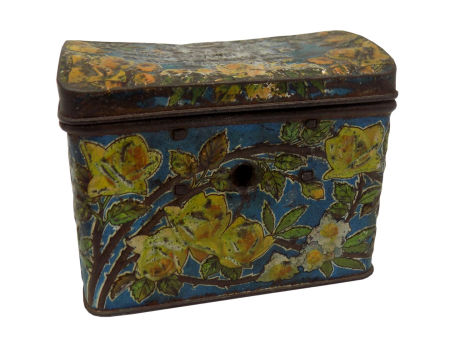 Zabytkowa puszka z zamkiem