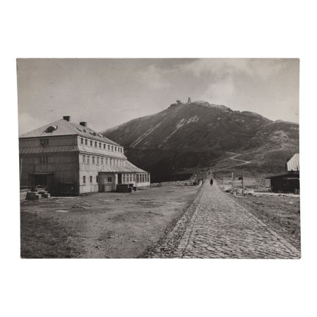 Pocztówka PRL przedstawiająca Schronisko PTTK Pod Śnieżką