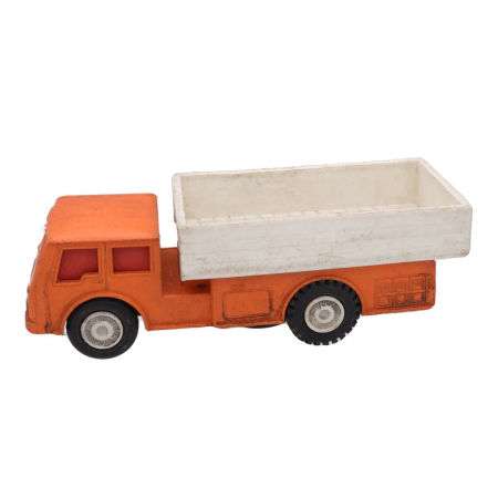 Plastykowa wywrotka z okresu PRL